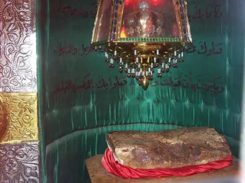 محل دفن سر مبارک امام حسین علیه‌ السلام